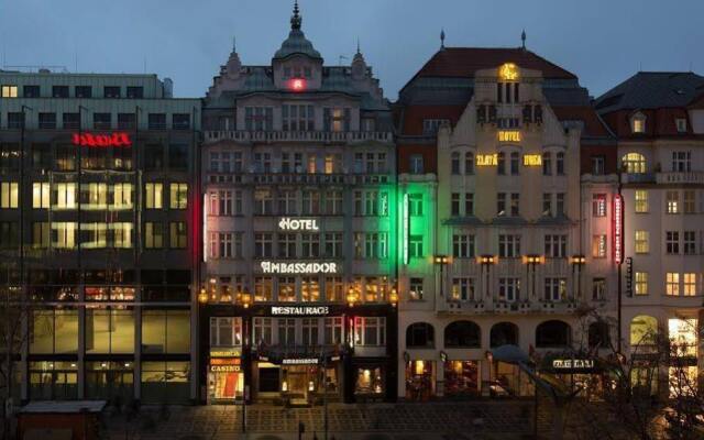 TOP Hotel Ambassador-Zlata Husa вид на фасад