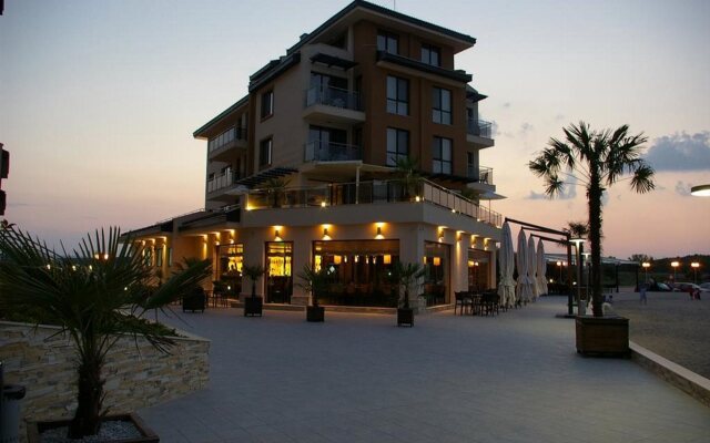 Отель Obzor Beach Resort Аврен вид на фасад