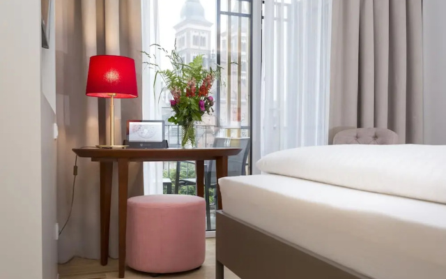 EMICHS Hotel