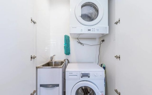 Luxury 2 Bed Apt In South Brisbane And Free Parking Qsb058