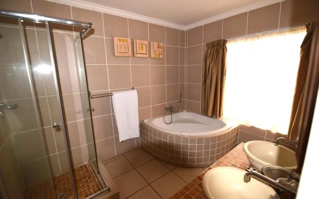 Attache Guest Lodge