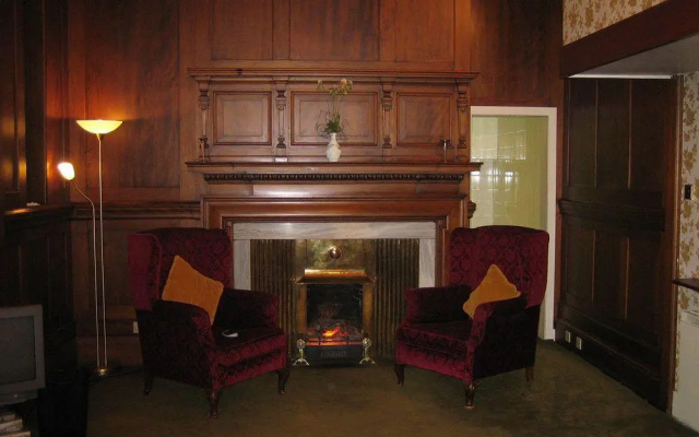 The Whitehouse Apartments