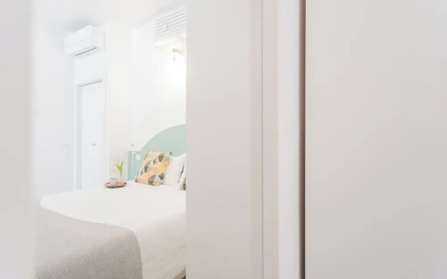 A Step From the Dome Apartment by Rent all Como