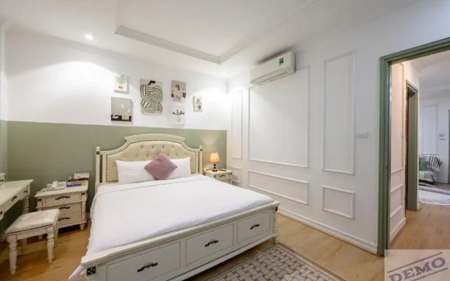 Luxe Paradise Suites Hotel Dich Vong Hau