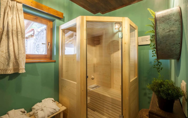 Rock Dandy Deluxe Chalet | Fireplace & Sauna