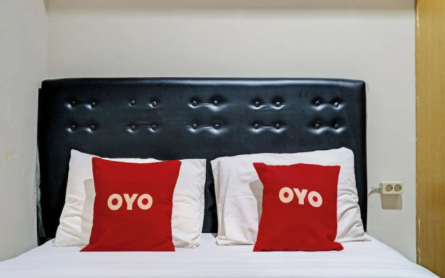 OYO 92768 Flagship Exclusive Colombus Near Stasiun Karawang