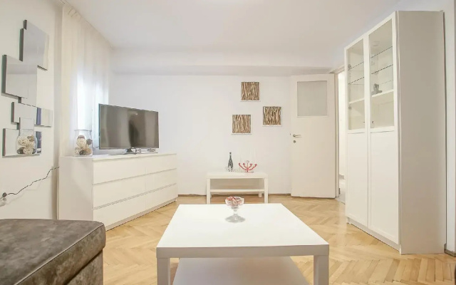 CN2i Luxury Accommodation Matei Millo