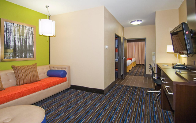 Holiday Inn Express Hotel & Suites Fulton by IHG