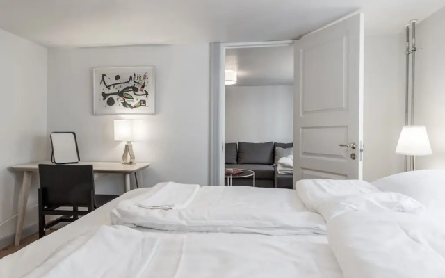 ★Apt. Centrum of CPH, 50M to Metro, w. Balcony!★