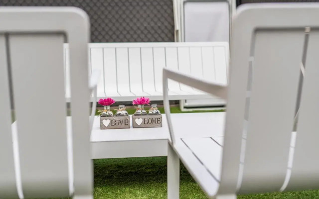 Gelijkvloers app mét ruim terras op 1 min van zee