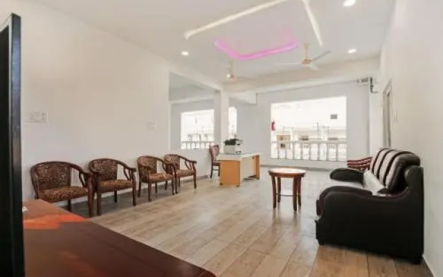 OYO 28136 Myr Residency