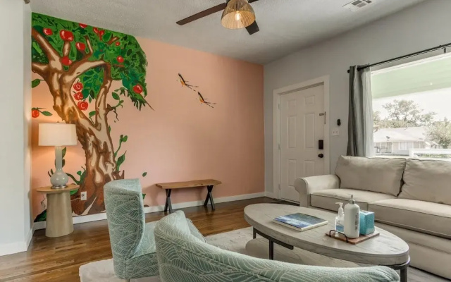 2BR Stylish Retreat in Midtown