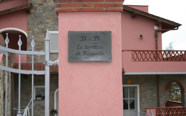 Отель La Terrazza di Reggello Реггелло вид на фасад