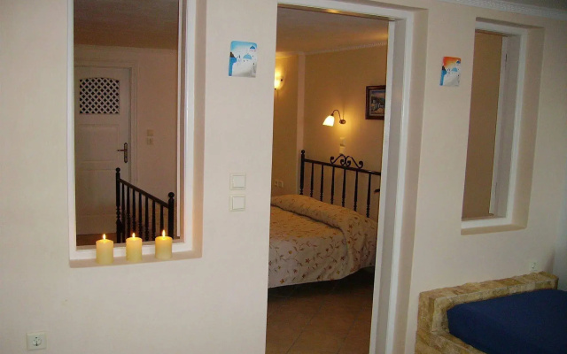 Hotel Thira