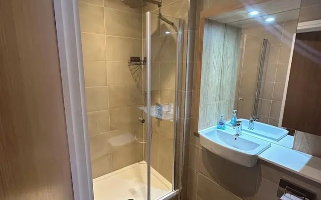 Colindale Luxury Apartment