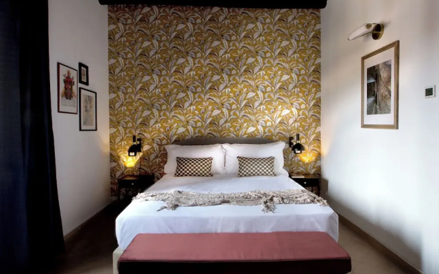 La Nova Bed and Museum