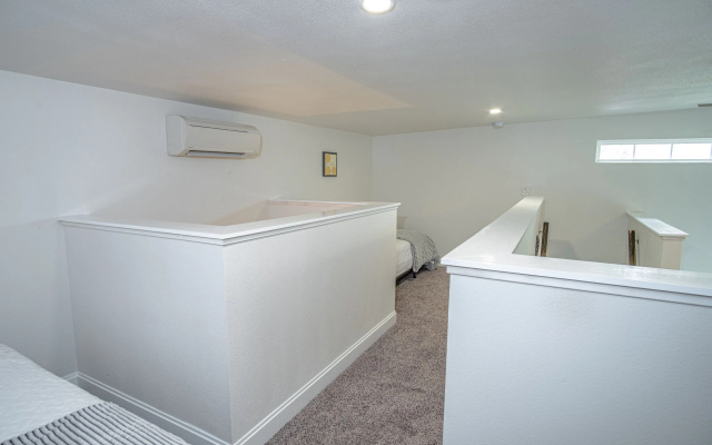 Guest House with Loft near Downtown
