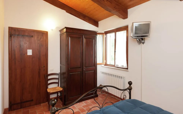 Quaint Farmhouse in Gubbio With Swimming Pool