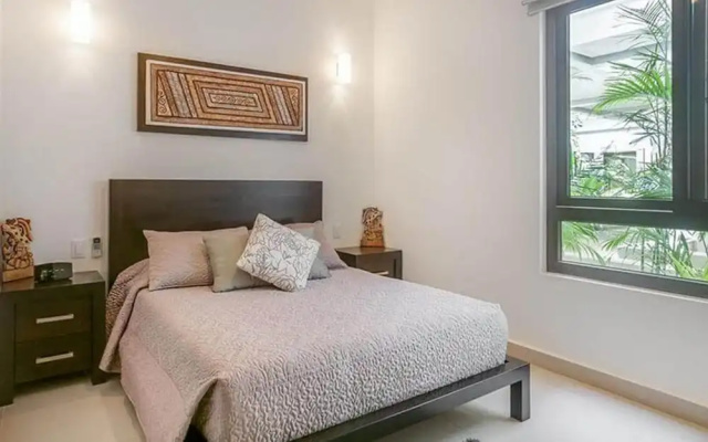 HIRA G1 Condo terrace screened by Gate48