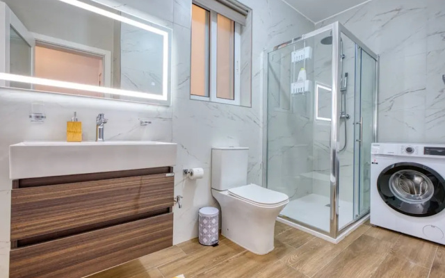 Qala Tranquil Escape - Stylish With Terrace AC