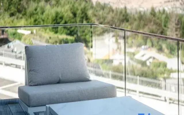 The Alpine Lakeview Luxe Retreat VI by Peakhost