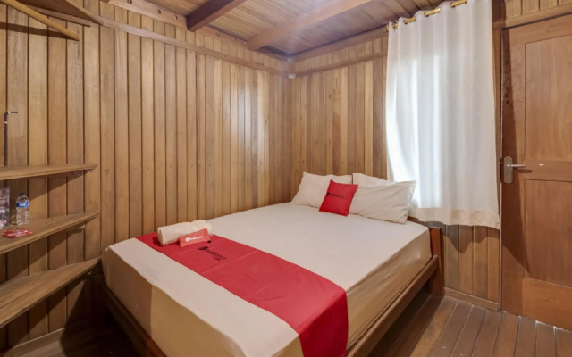 RedDoorz @ Omah Kayu Homestay