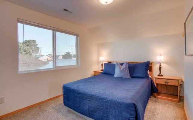 Ocean Views and Game Room - Cozy Family Retreat