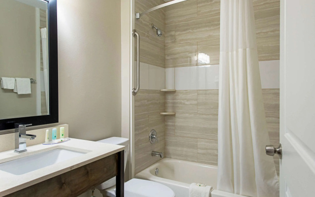 Quality Inn Mishawaka - South Bend