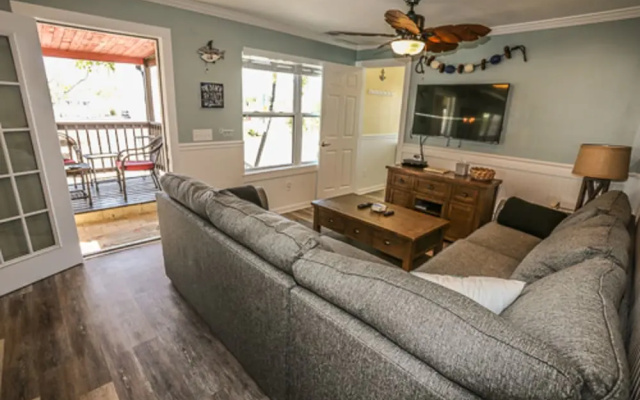 2518 Estero