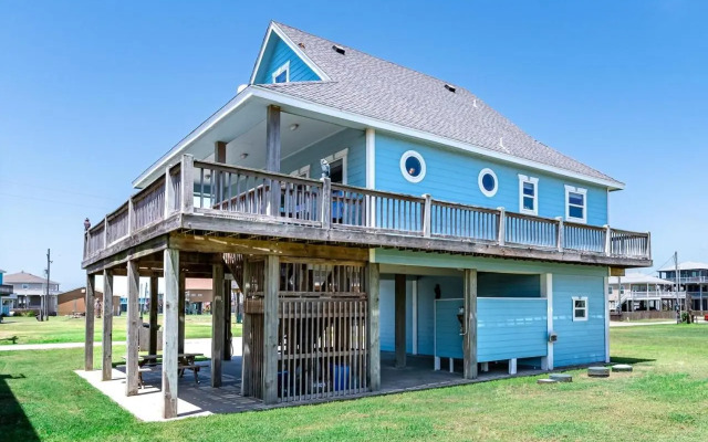 Beach Please 3 Bedroom Home by RedAwning