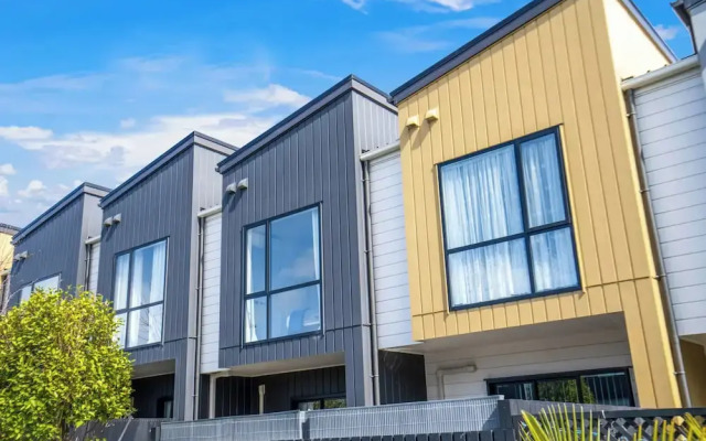 Brand New House by Botany - Parking