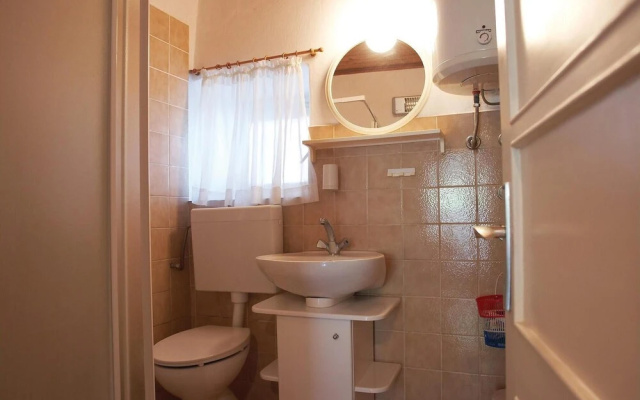Awesome Apartment in Gondolici With 1 Bedrooms