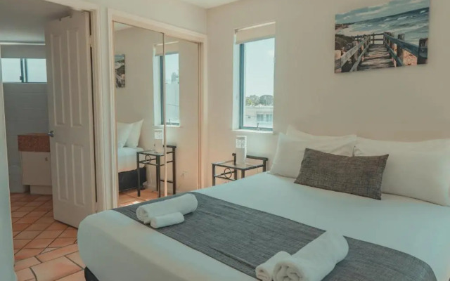 La Promenade Absolute Waterfront Apartments