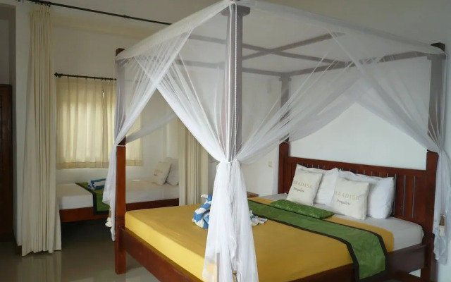 Lucky Paradise Bungalows on The Beach