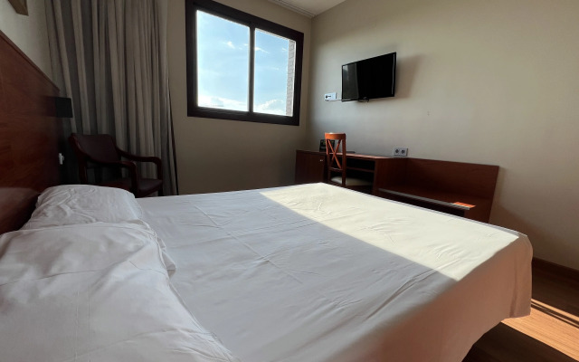 Отель B&B Tarragona Reus