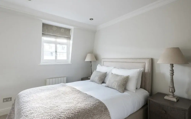 Ultra luxurious London home for 5-7
