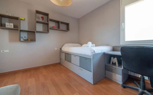Modern House 2 Km from The Beach (R87)