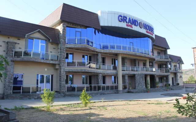 Отель Grand House вид на фасад