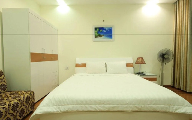 Smiley Apartment 15