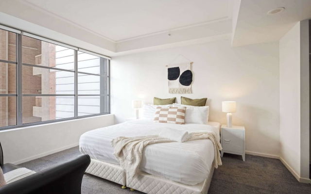 Cozy 2BR Apartment Steps From Darling Harbour