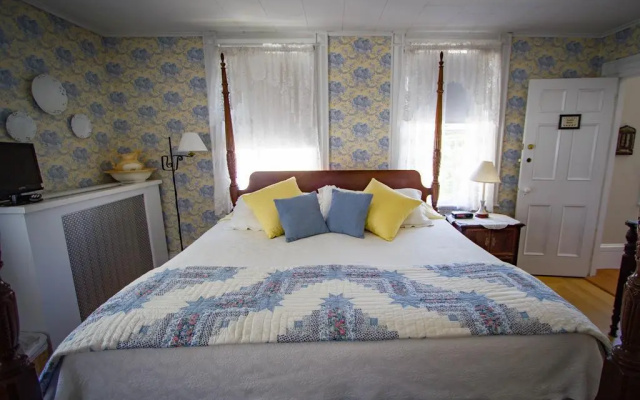 Sally Webster Inn