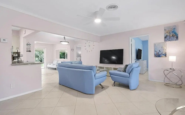Renovated Quiet All King Bed Suites