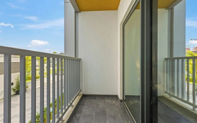 Modern Apartment w/ Balcony & Pool Access