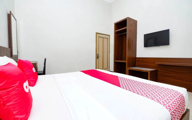 Hotel Kencana by OYO Rooms