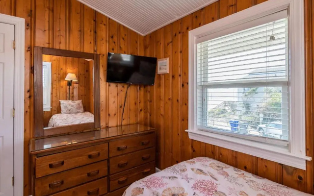 Windward Mark by Oak Island Accommodations