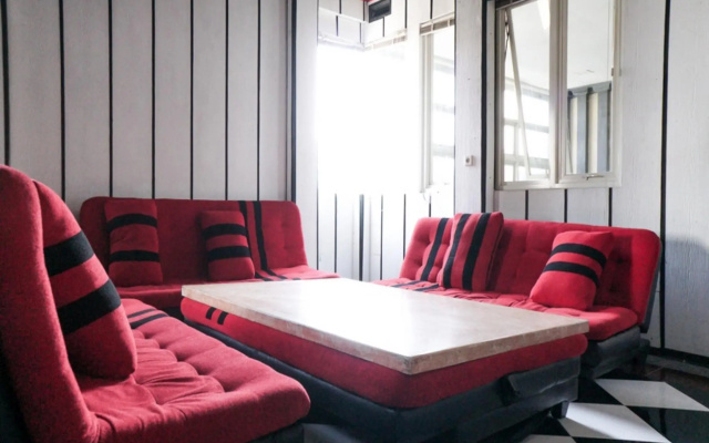 RedDoorz near Alun Alun Batu
