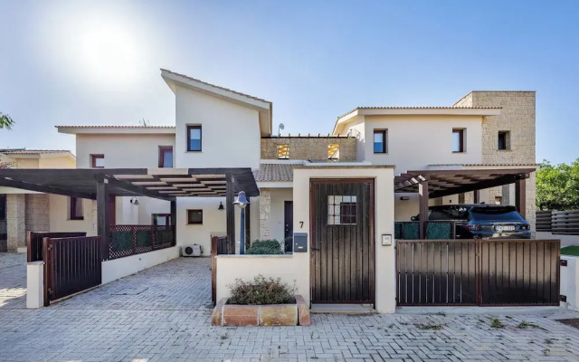 Hg07 Adjacent to Aphrodite Hills- Private Pool, Large Terrace