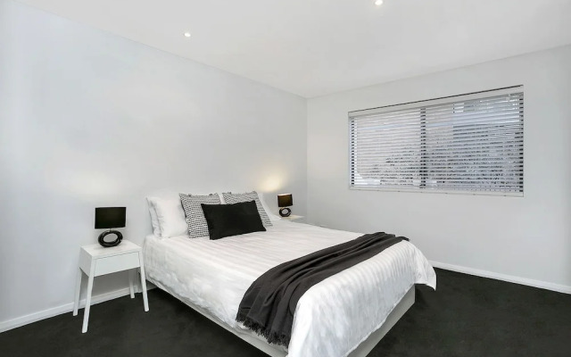 Contemporary Garden Apartment - SINC1