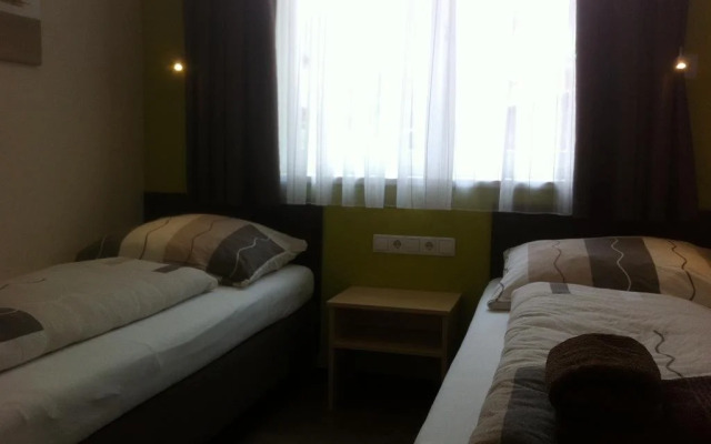 Rutsche Hostel