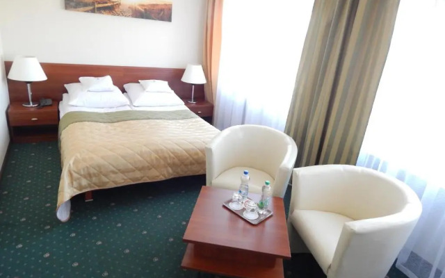 Hotel Gromada Pila